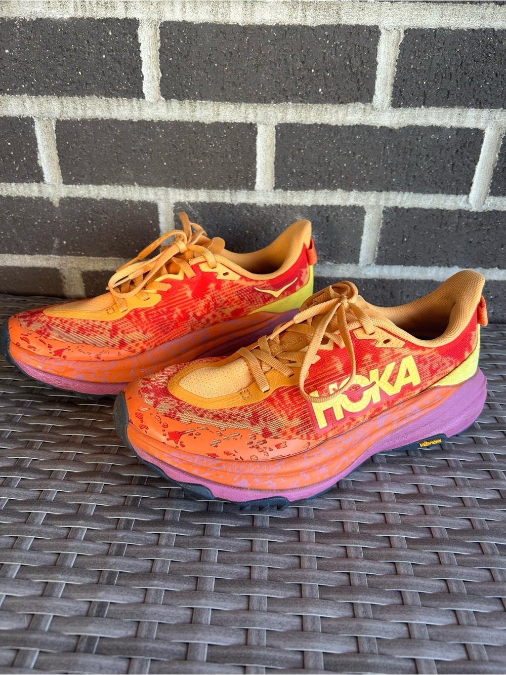 Hoka Womens Speedgoat 6 Trail Running Shoes - Size 8